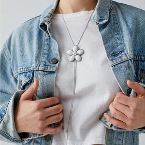 Urban Outfitters Flower Necklace